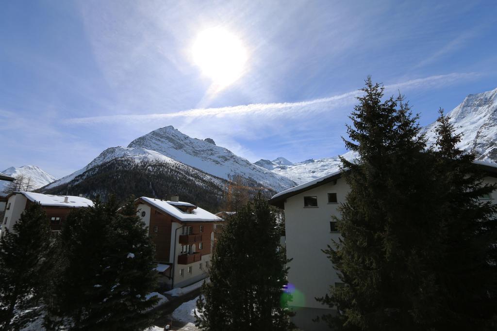 Everest Saas-Fee Camera foto